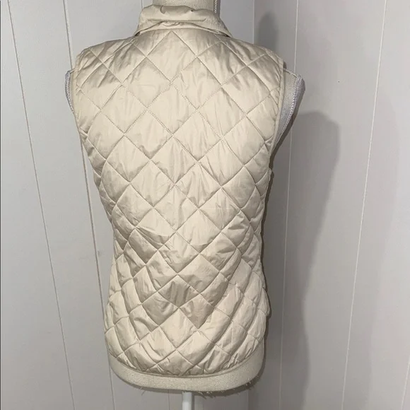 Old Navy Women's Beige Quilted Vest - Picture 3 of 4
